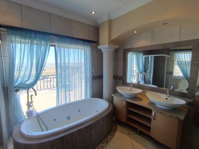 3 Bedroom Property for Sale in Monte Christo Western Cape